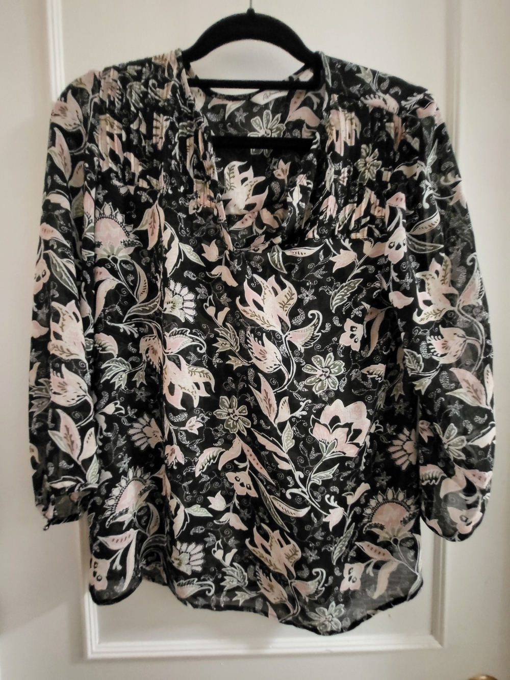 Reitmans Black Floral Blouse with Pink and Cream Accents Size Small